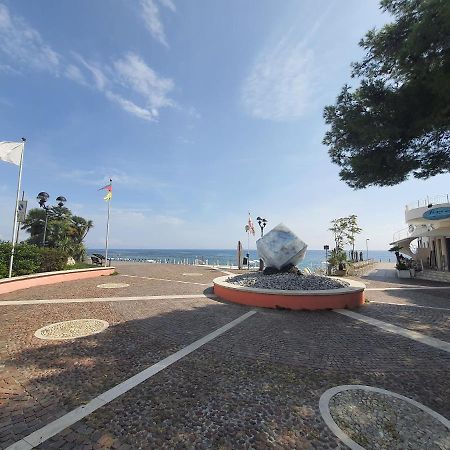 Appartamento In Centro A 30M Dal Mare سبوتورنو المظهر الخارجي الصورة